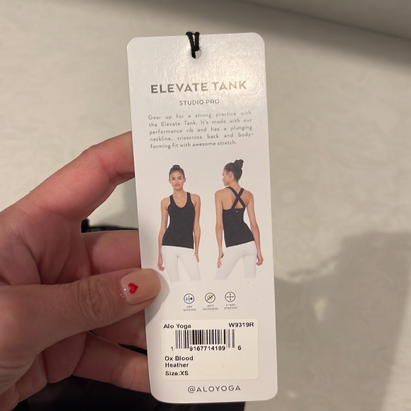 ALO YOGA ELEVATE TANK - Picture 6 of 6